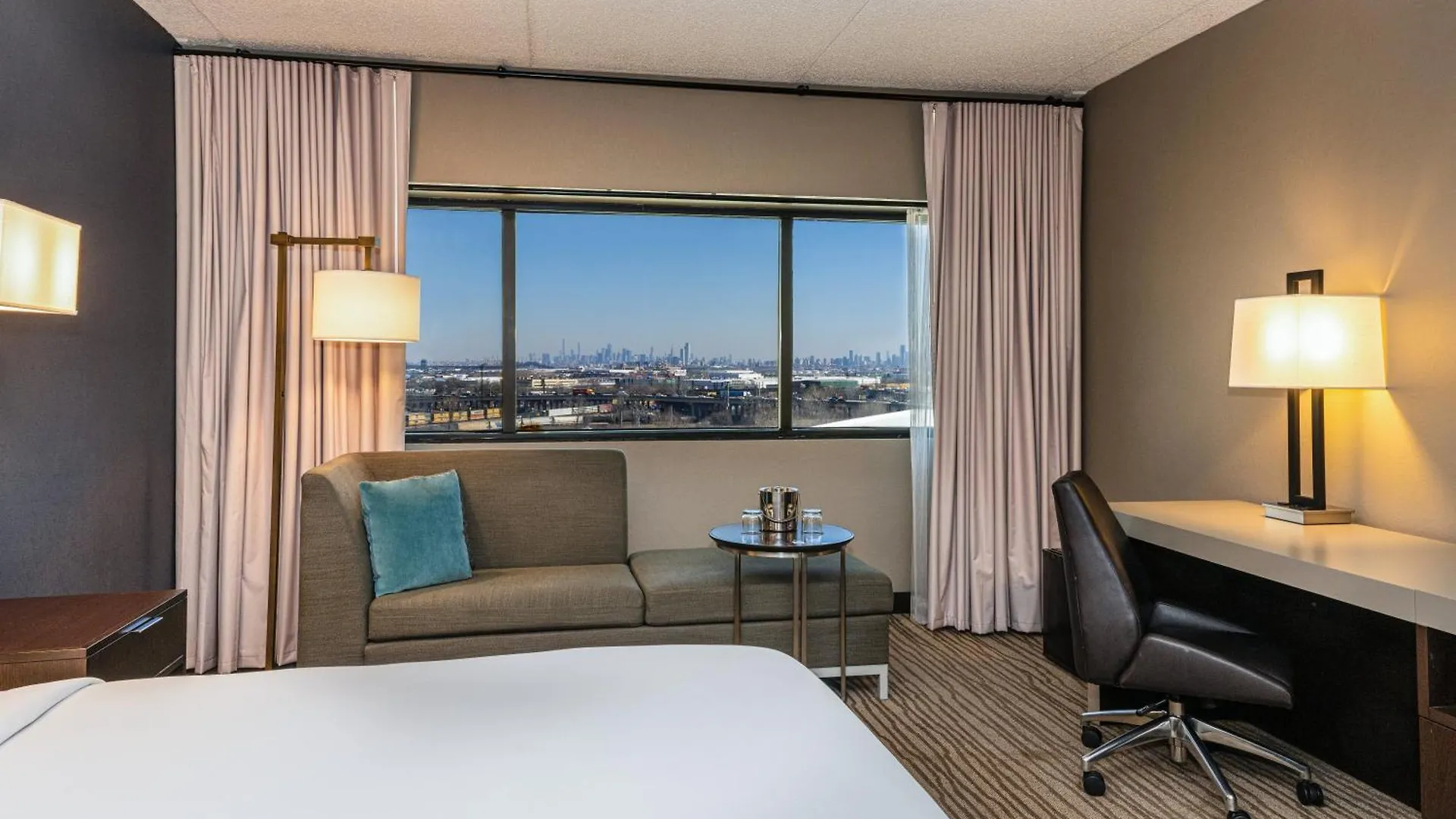 Doubletree By Hilton Hotel Newark Airport 4*,