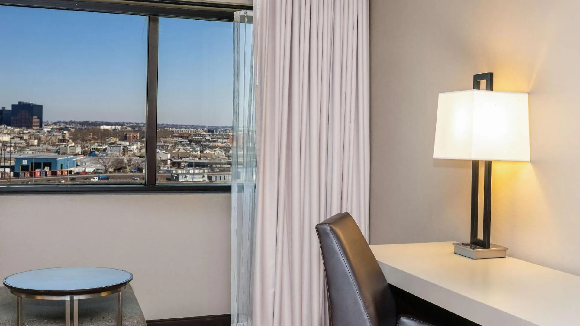 Doubletree By Hilton Hotel Newark Airport