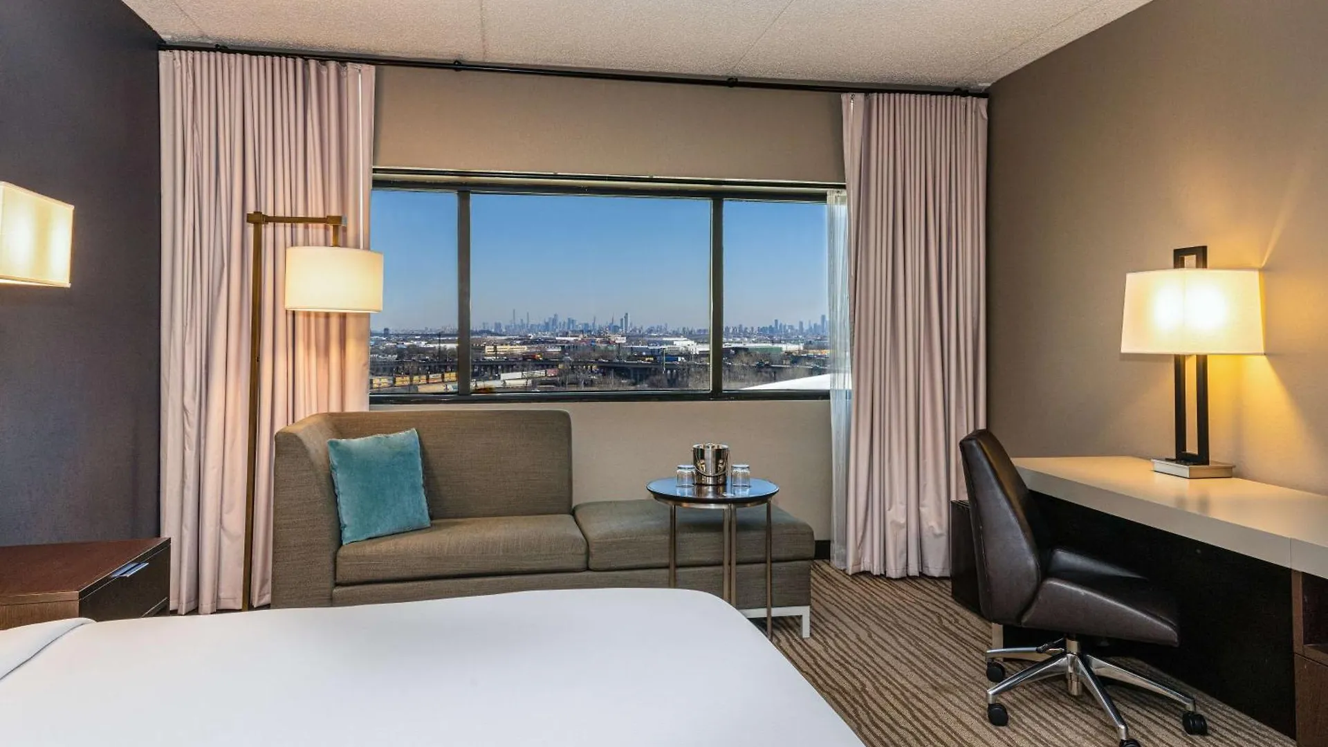 Doubletree By Hilton Hotel Newark Airport