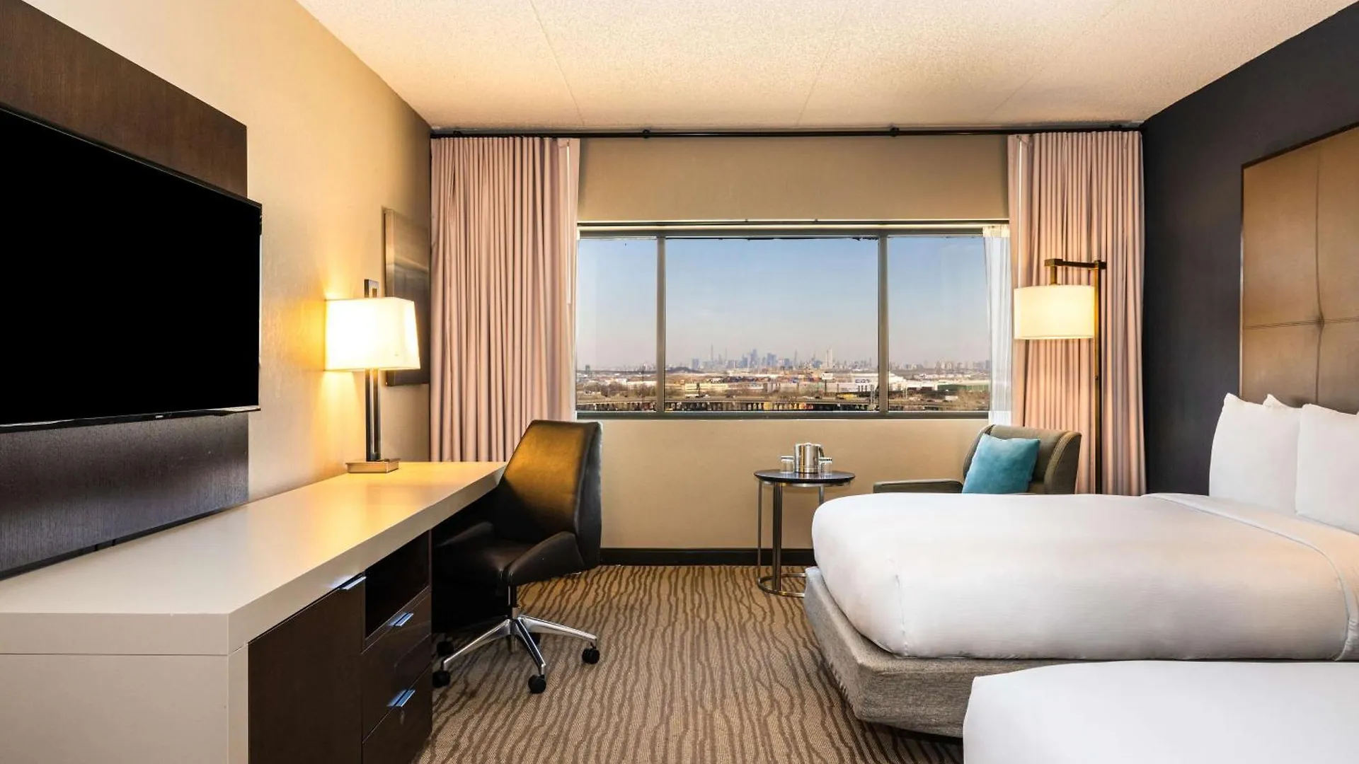 Doubletree By Hilton Hotel Newark Airport 4*,