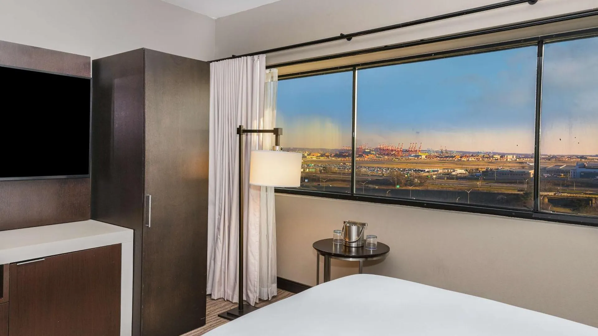 Doubletree By Hilton Hotel Newark Airport