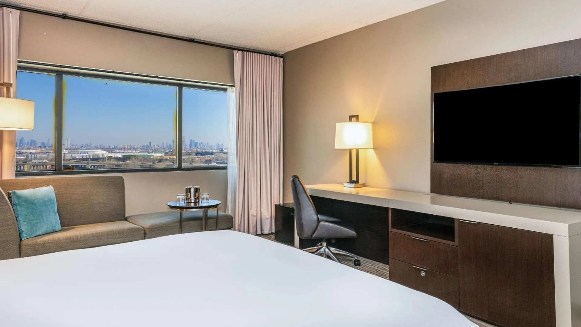 Doubletree By Hilton Hotel Newark Airport